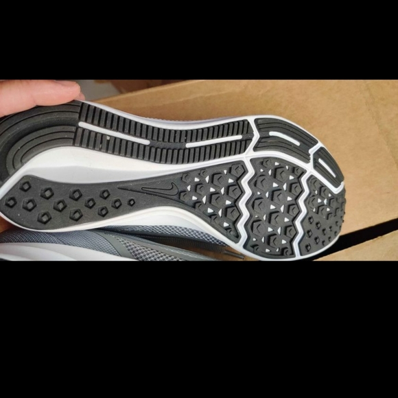 Nike Men's Downshifter 9 Running Shoe Size 8 - Picture 7 of 9